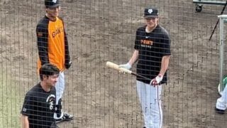 【速報】萩尾匡也が1軍合流　笑顔で同学年の増田陸とグータッチ