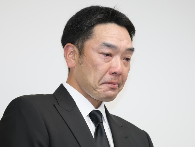 【悲報】巨人阿部監督、号泣しながら娘を庇う「年頃の娘を温かく見守ってやってください」