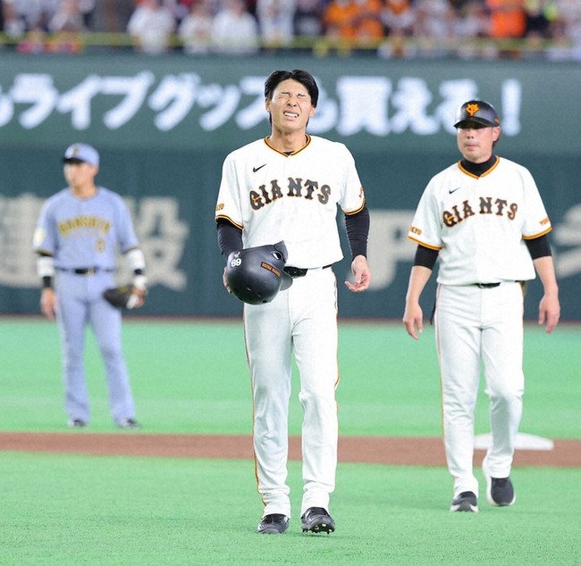 巨人・阿部監督　途中交代の平山に「ちょっと時間かかるかも」　走塁で左足を痛めたか