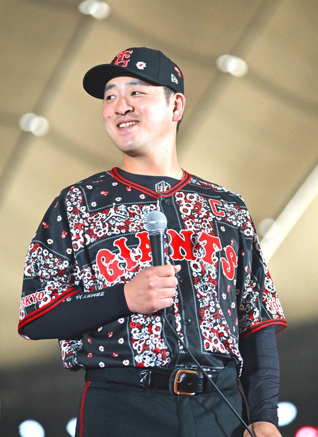 【巨人】黒と赤 ジョーダンブランドとの特別コラボユニホーム発表 7・31からDeNA3連戦で着用 岸田行倫「メチャクチャ格好いい」