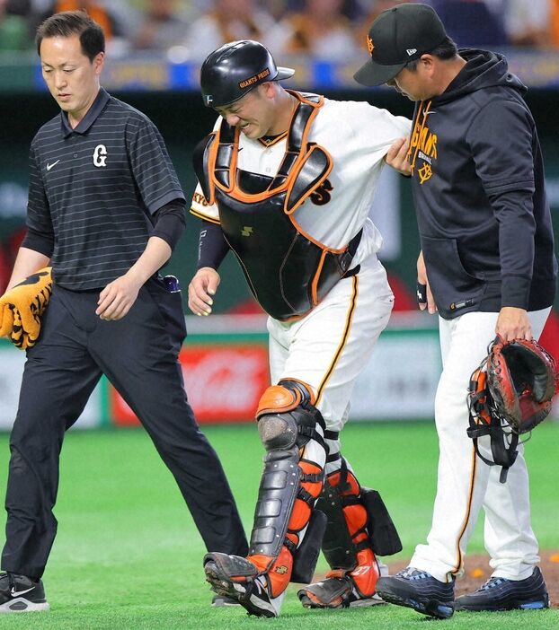巨人　岸田行倫は病院直行　橋上監督代行「ちょっと明日からの出場は難しいかも」