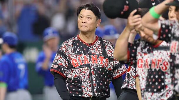 巨人・橋上監督代行、8点ビハインドの五回前に円陣「ありきたりのことはちょっと話をしました」8失点KOの新人左腕に「人間ですからそういう日もある」故障などは否定