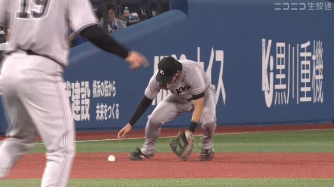 【DeNA対巨人17回戦】巨人・石塚の守備…