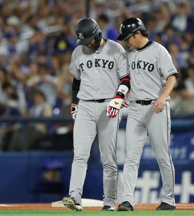 巨人・坂本「最後体がつっちゃって情けないけど、久々に野球やったな」１カ月ぶりスタメンでフル出場　橋上監督代行「後で謝ろうかなと思ってます」