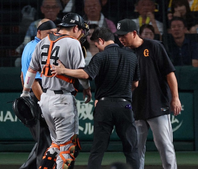 巨人・大城は右手首打撲　3回負傷交代　西宮市内の病院で検査の結果「右前腕外側打撲」と診断